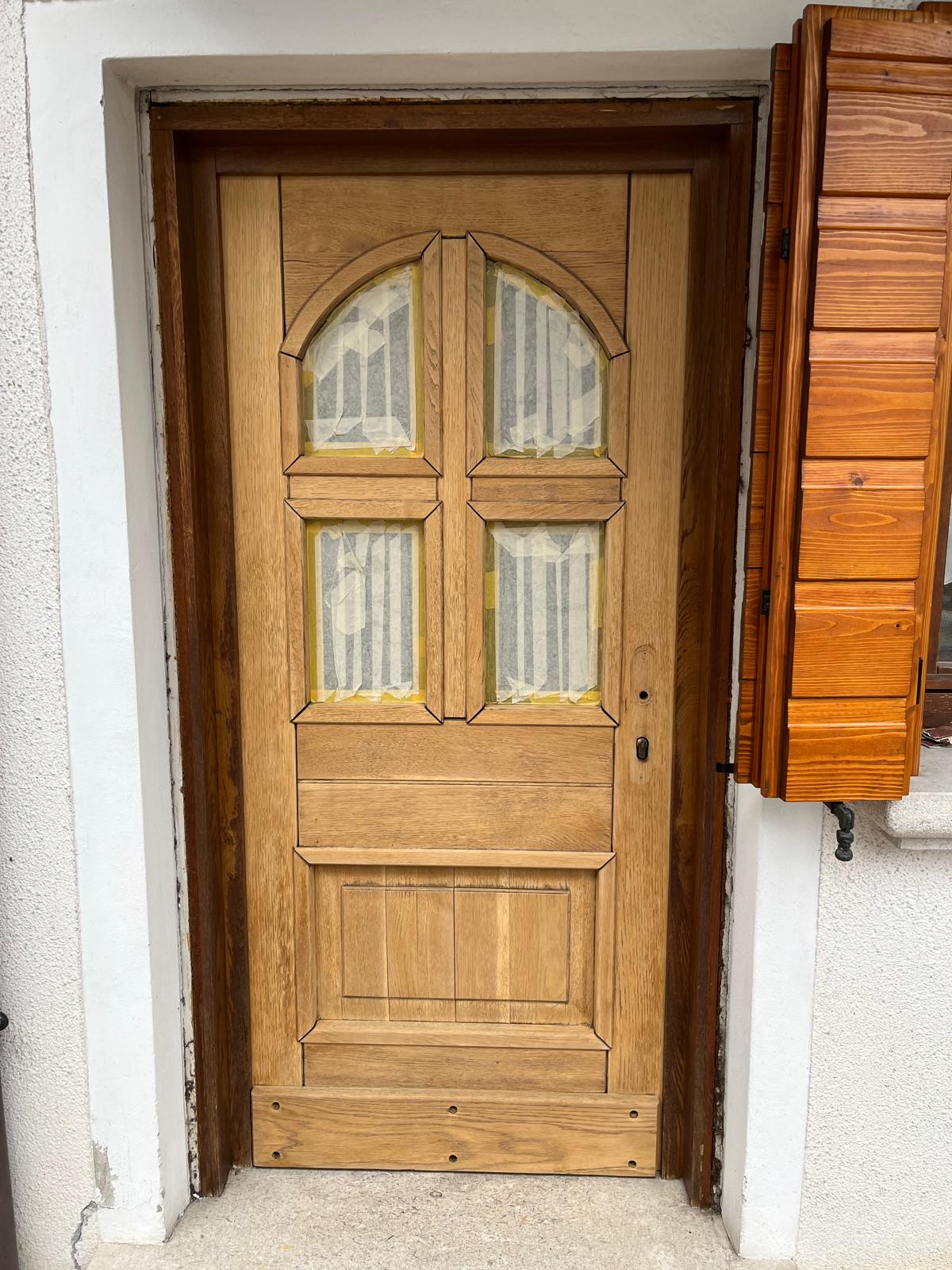 Levigatura a legno vivo per porta esterna